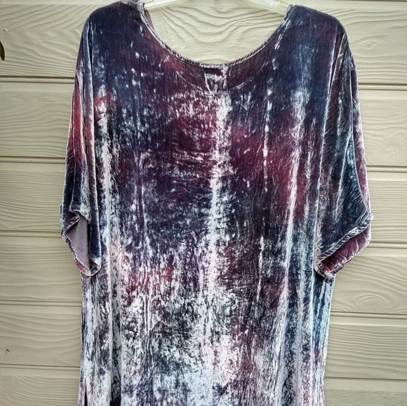 Two Heads Studio top - Picture 2 of 4